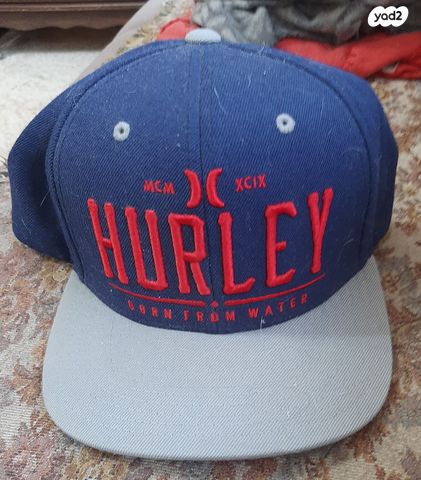 כובע של HURLEY