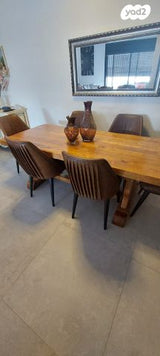 Chaise en simili cuir