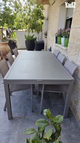 שולחן אלומיניום מפואר