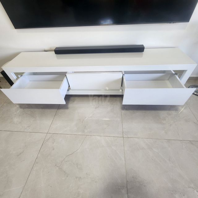 מזנון טלויזיה מודרני