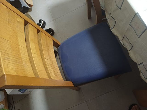 שולחן וכיסאות