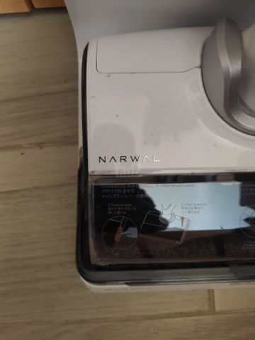 שואב שוטף narwal