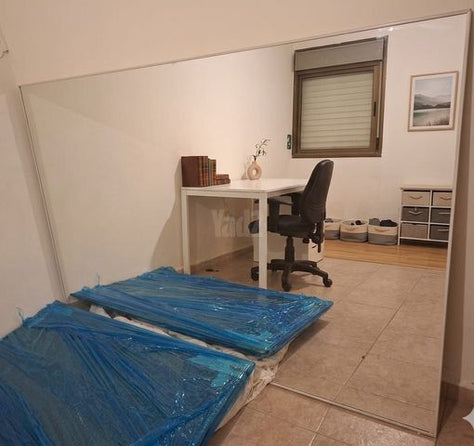 מראה גדולה עם מסגרת