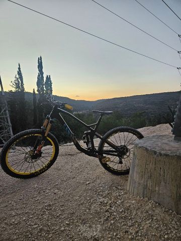 Canyon שיכוך מלא