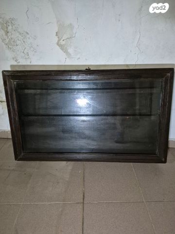 ארונית תצוגה