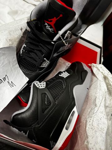 Nike Jordan 4 bred