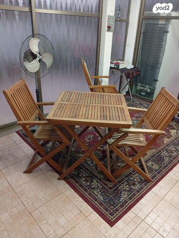 שולחן עץ לפינת אוכל