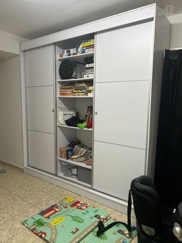 ארון זזה