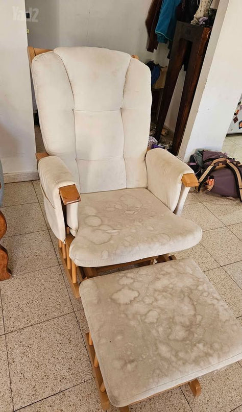 כורסה והדום