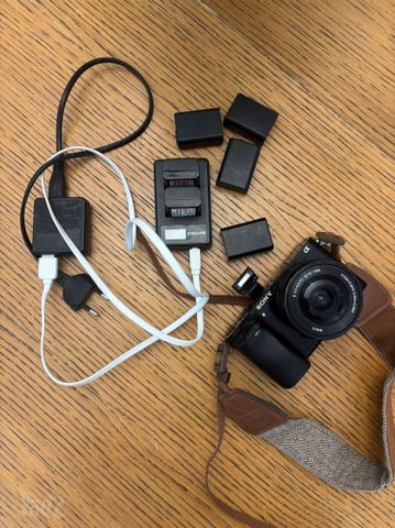 Sony A6000 + אקססוריז