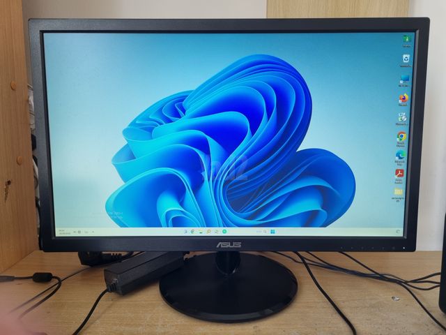 מסך מחשב ASUS