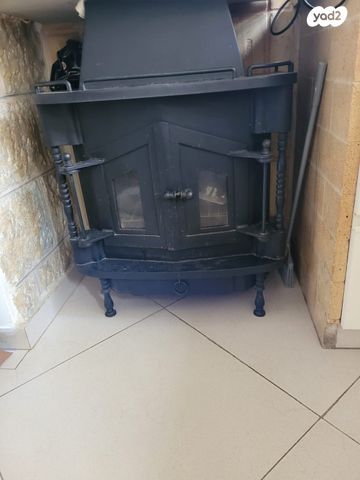 אח עצים