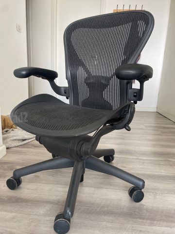 כיסא HERMAN MILLER דגם Aeron