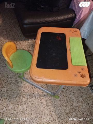 שולחן   עבודה עם  כסא