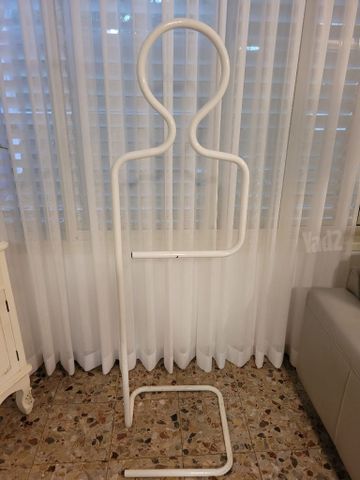 מתלה לבגדים