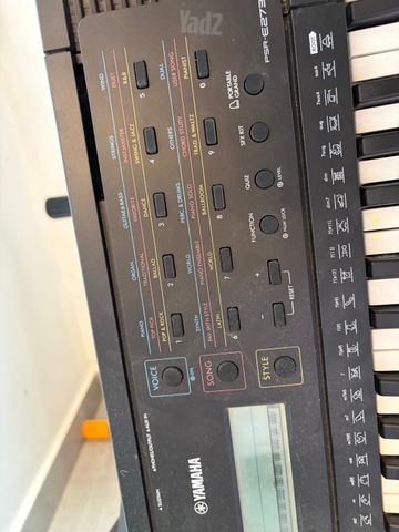 אורגנית Yamaha PSR-E273