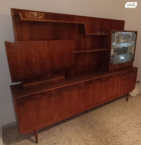 למכירה מזנון וינטג'.