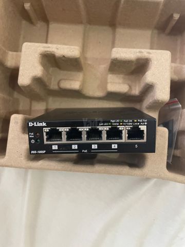 סוויץ D-Link DGS-1005P PoE