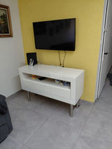 מזנון לבן חתיך
