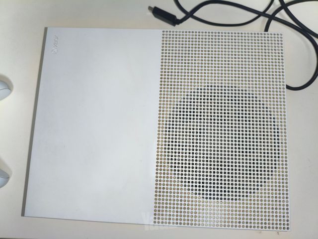 Xbox one s עם שני שלטים