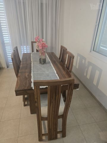 שולחן