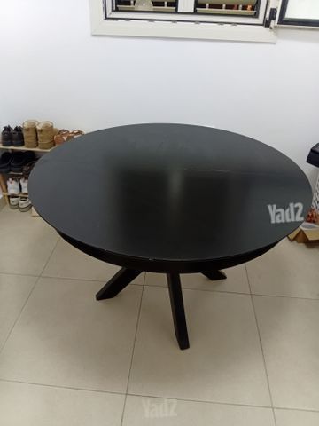 שולחן עגול מעץ