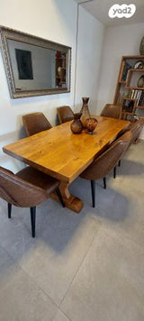 Chaise en simili cuir