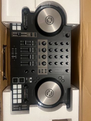 פלטת דג׳יי TRAKTOR s3