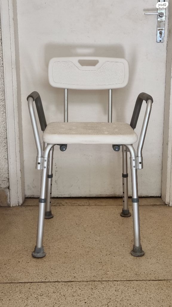 כיסא למקלחת