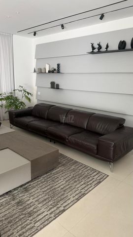 ספת עור  (Natuzzi)