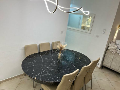 שולחן וכסאות