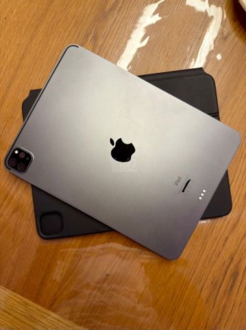 iPad Pro 11" & Magic Keyboard