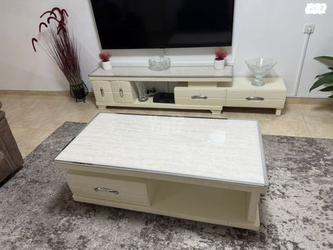 מזנון ושולחן