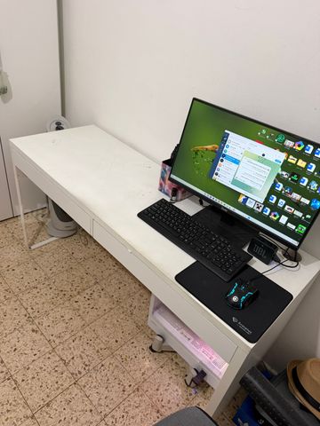 שולחן מחשב לבן