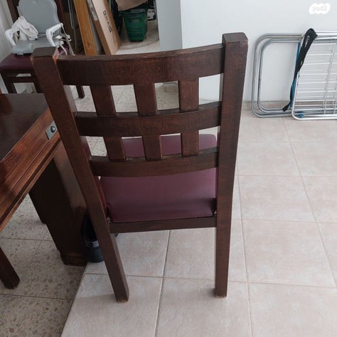 כסאות עץ מלא