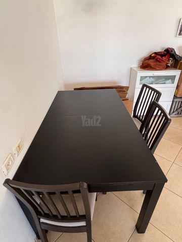 שולחן + 4 כיסאות