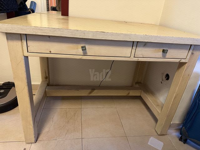 שולחן עץ