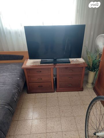 שני ארוניות
