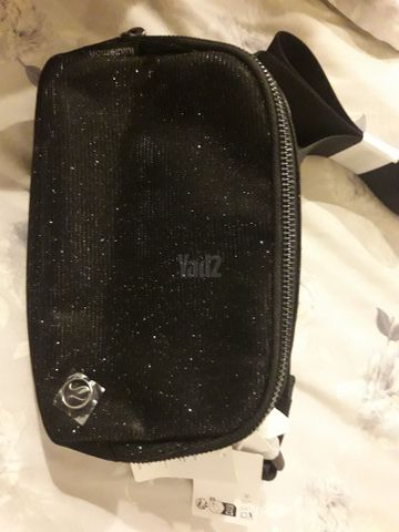 תיק פאוץ lululemon