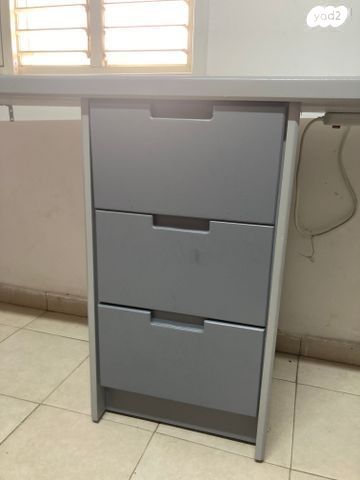 ארונית ספריה