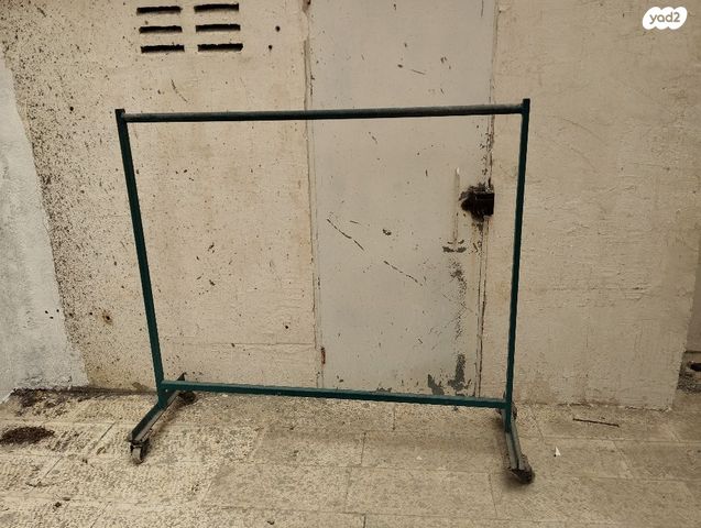 מתלה בגדים