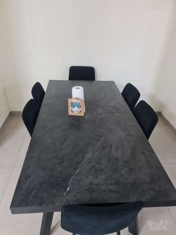 שולחן אוכל