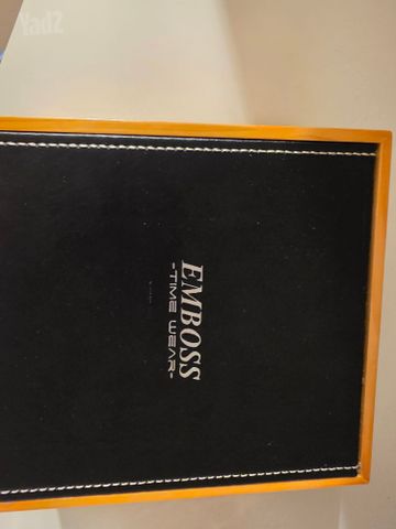 שעון EMBOSS