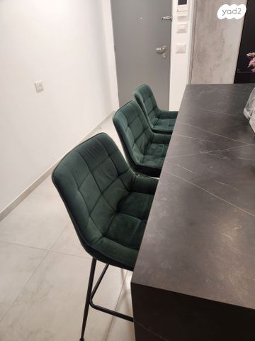 5 כסאות בר ב-150 לכסא