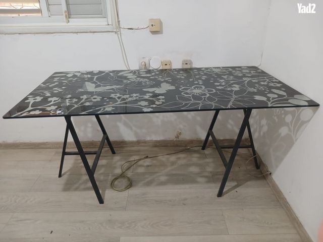 שולחן