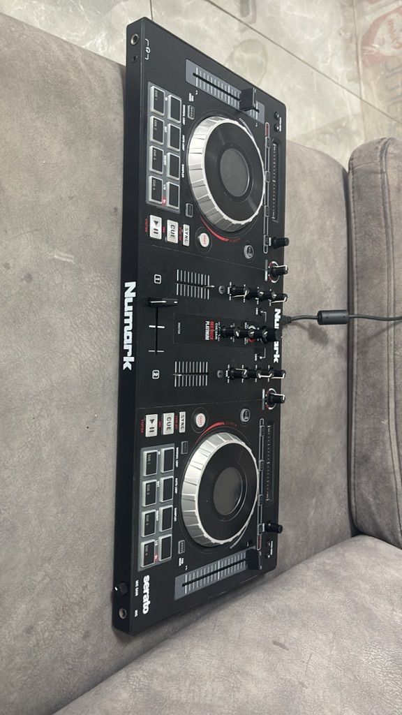 קונטרולר DJ