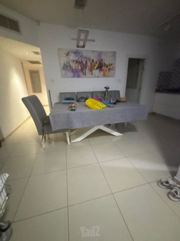 ‏שולחן