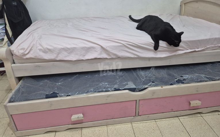 מיטת נוער וחבר