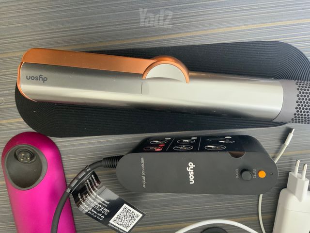 Dyson Airstrait