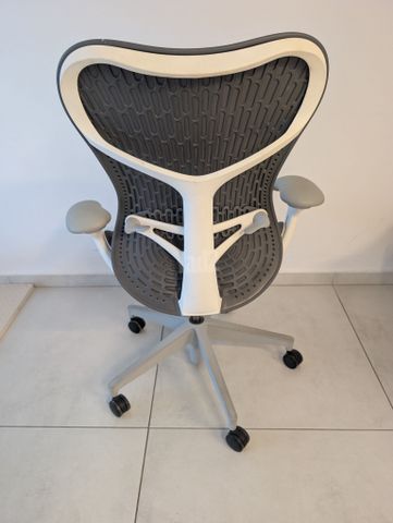 כסא Herman Miller Mirra 2